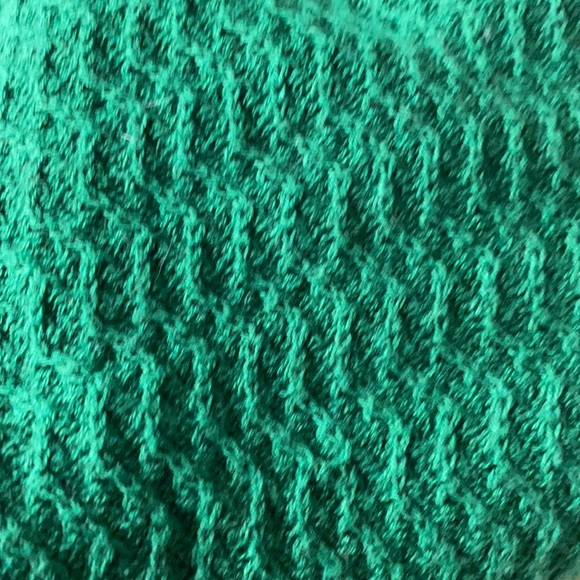 Beautiful sweater - Picture 3 of 3